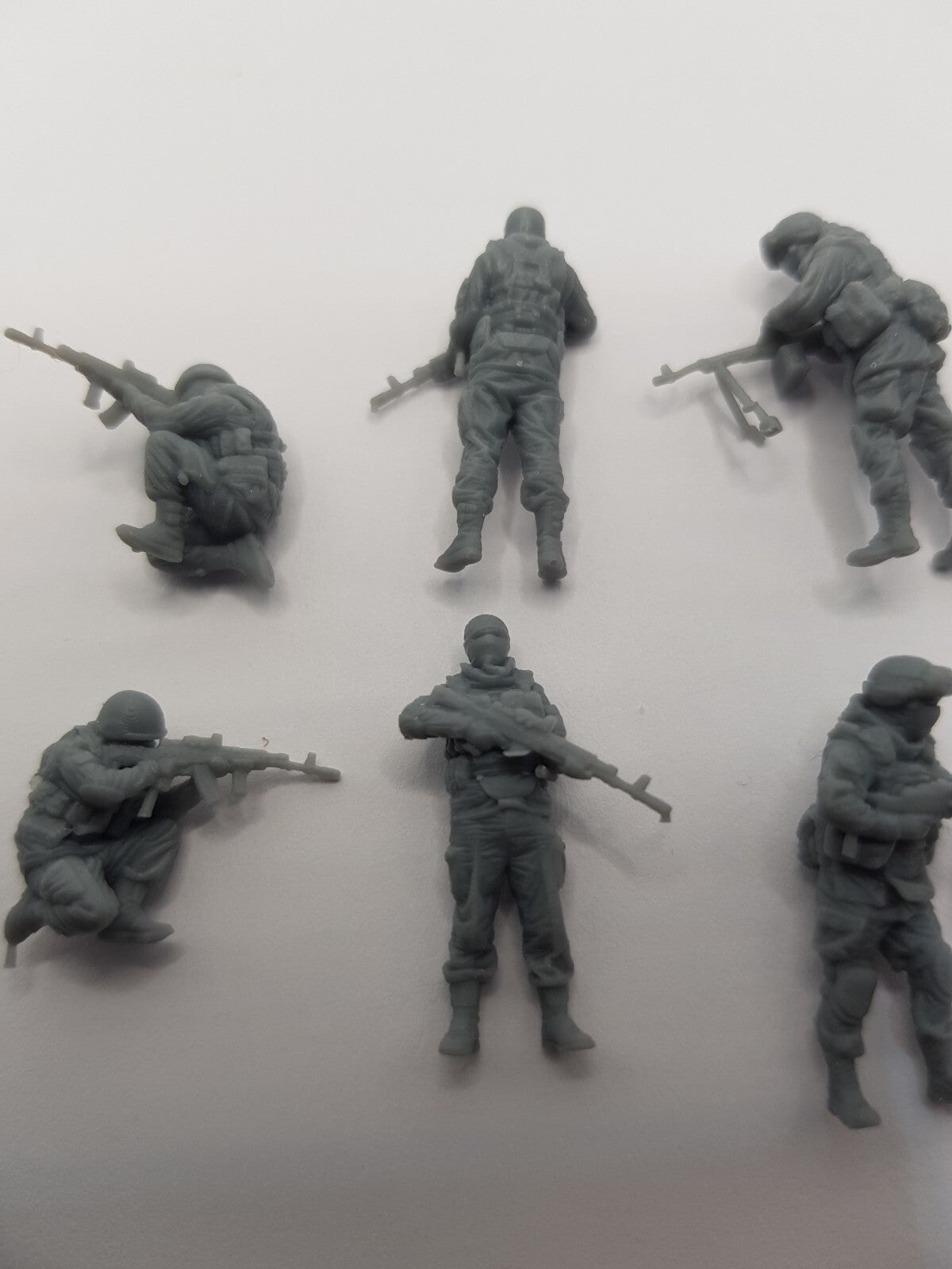 1/72  8  russians modern soldiers