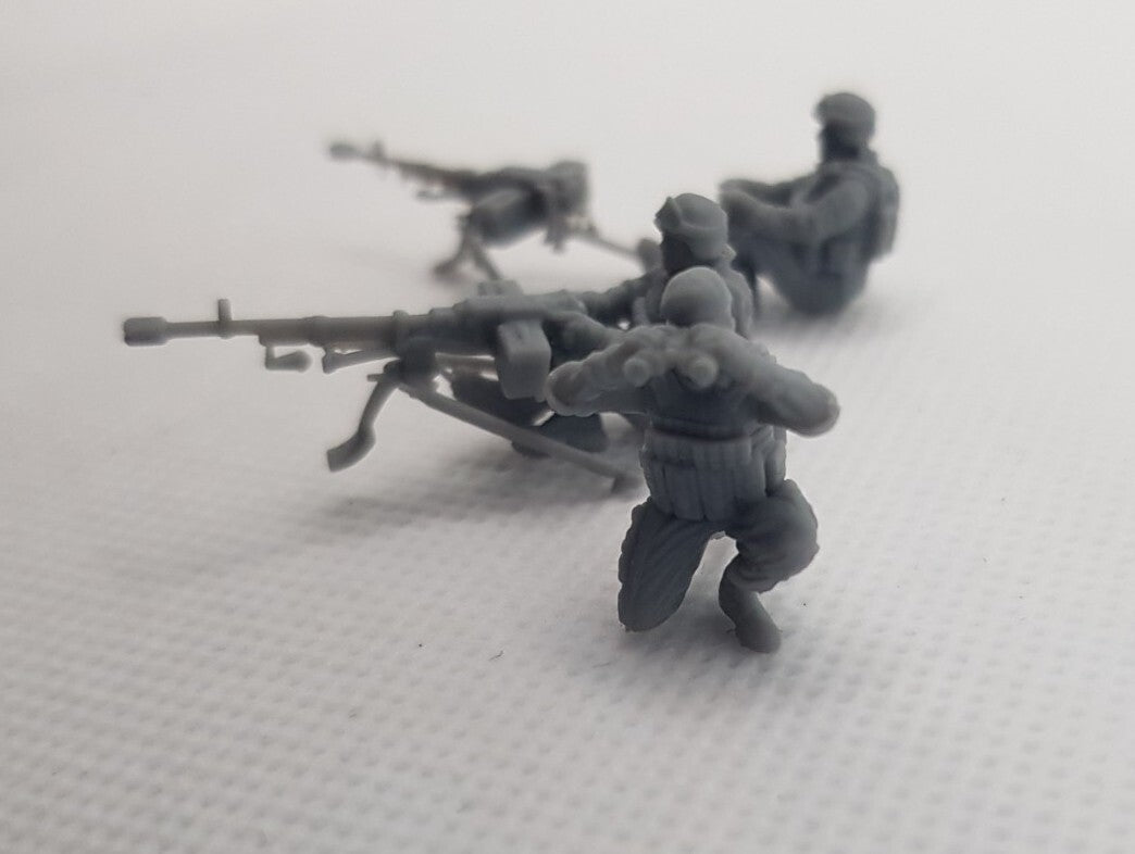 1/72  3  russians modern soldiers kord machine gun