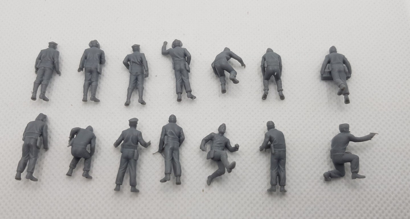 1/72  14 GERMANS   TANK  CREWS  WW2