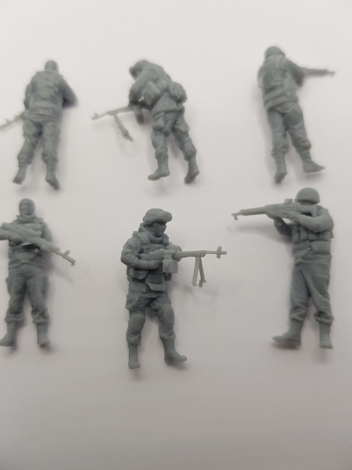 1/72  8  russians modern soldiers