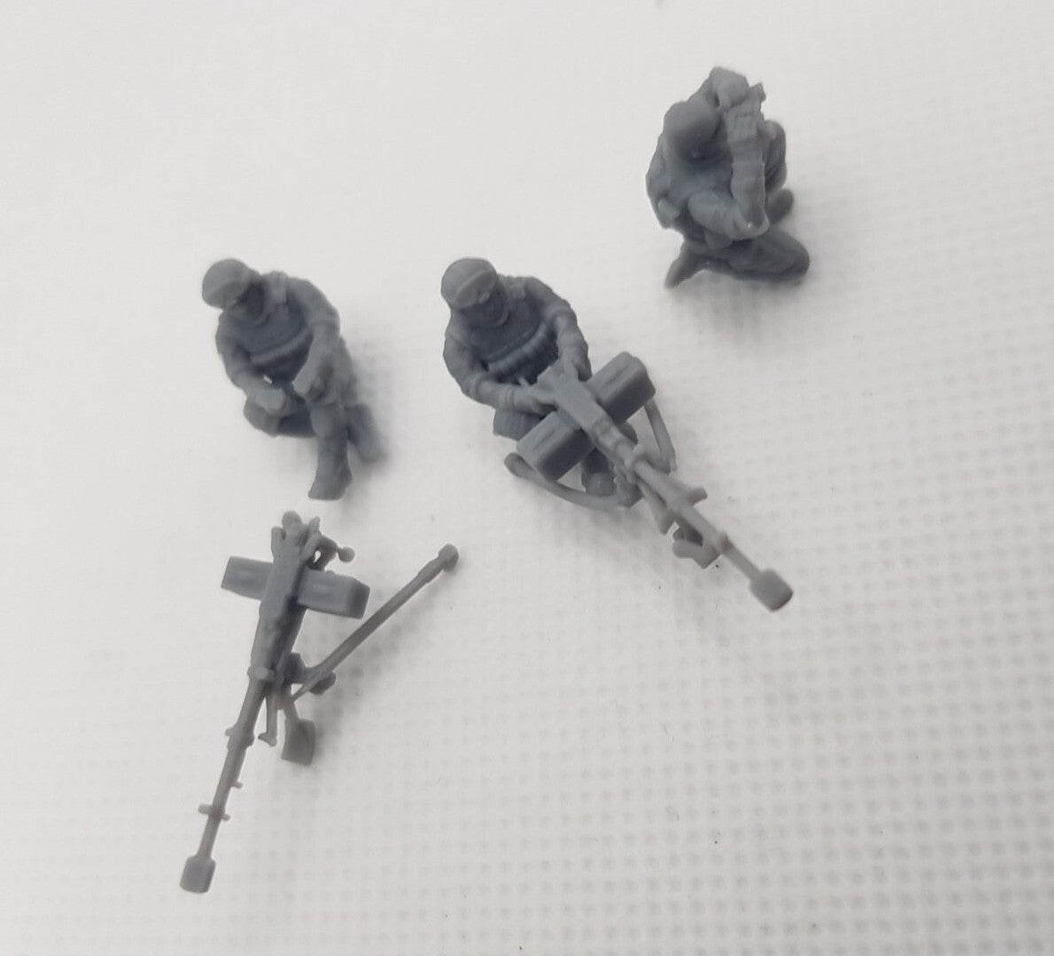 1/72  3  russians modern soldiers kord machine gun