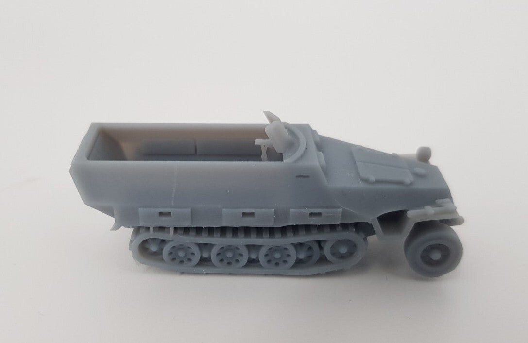 Hanomag SdKfz 251/1 - 1/100 - WW2 Military Model - 3D Printed Resin