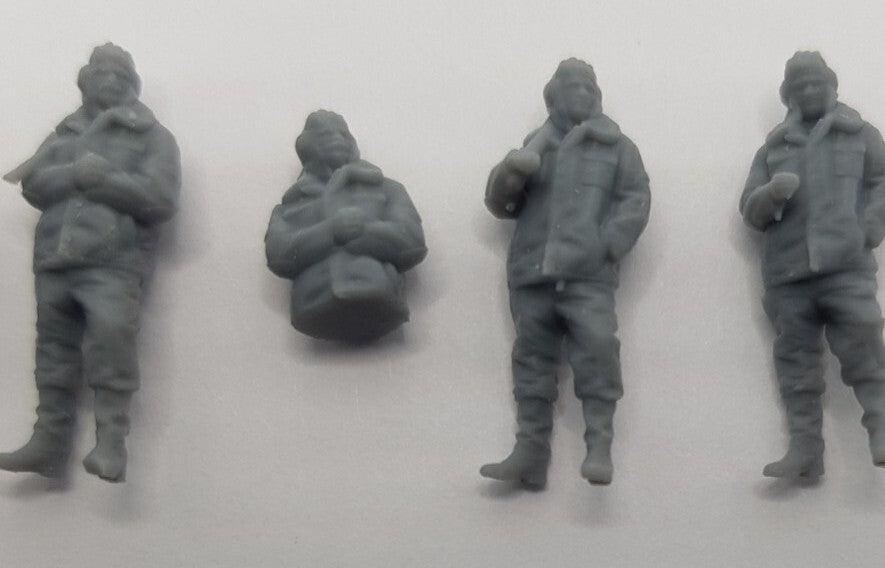 1/87  6 TANKS CREWS  soviet russian ukrainian