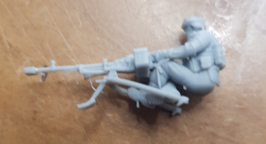 1/72  3  russians modern soldiers kord machine gun