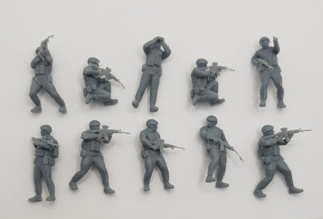 1/56 Scale Ukrainian Soldiers Set - 10 Plastic Figures, New, Gray Color
