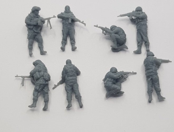 1/87  8  russians modern soldiers
