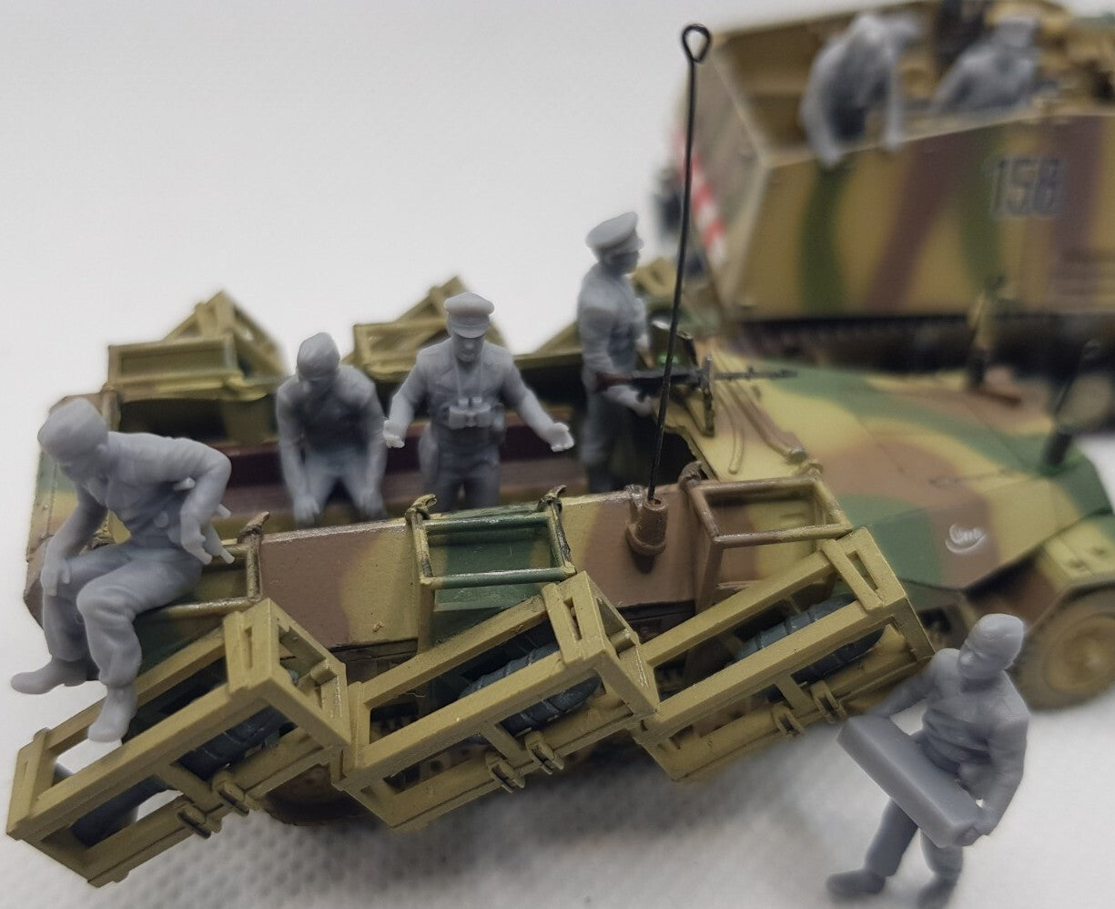 1/72  14 GERMANS   TANK  CREWS  WW2