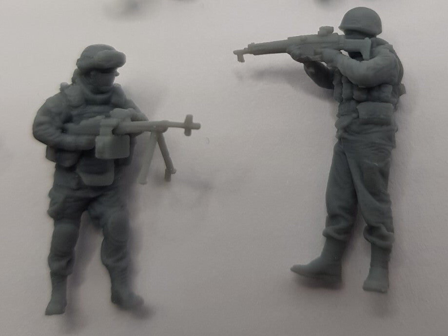 1/72  8  russians modern soldiers
