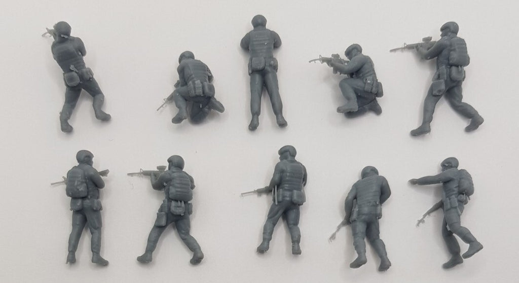 1/56 Scale Ukrainian Soldiers Set - 10 Plastic Figures, New, Gray Color