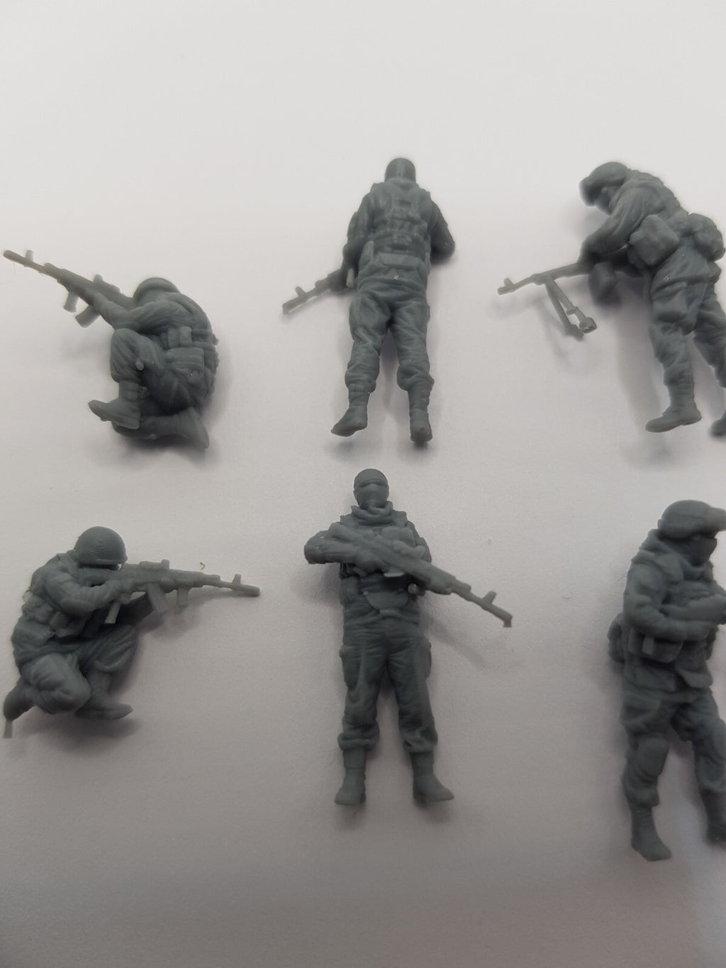 1/72  8  russians modern soldiers