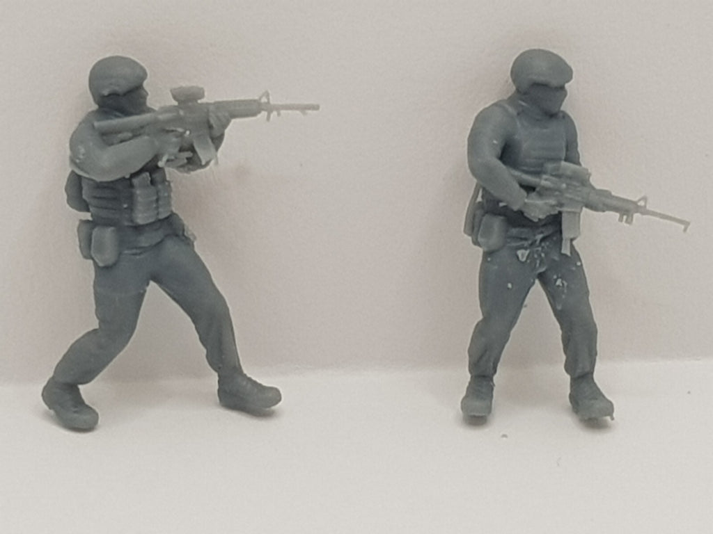 1/56 Scale Ukrainian Soldiers Set - 10 Plastic Figures, New, Gray Color