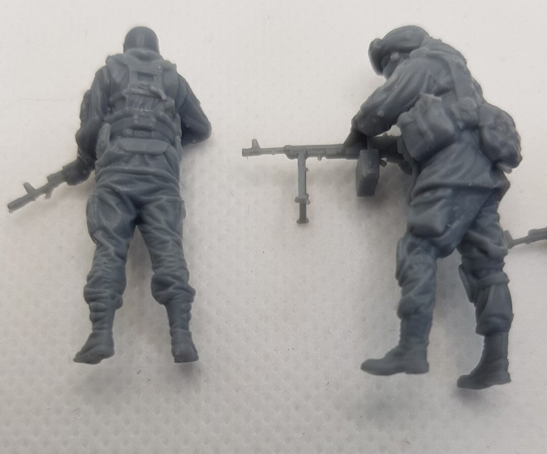 1/48  4 russians modern soldiers
