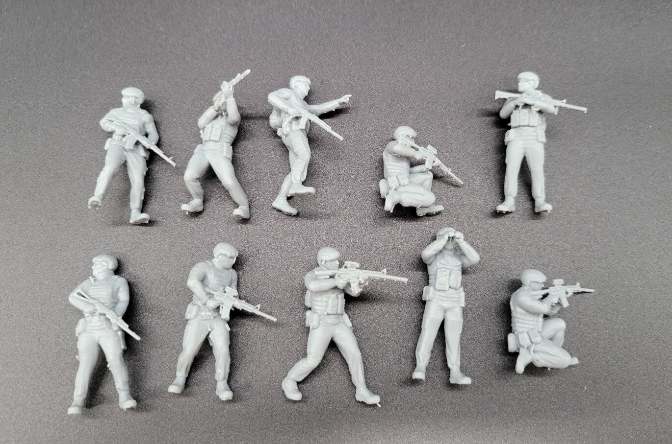 Ukrainian Soldiers x10 - 1/48 Scale - Modern Army - 3D Printed - Military Model