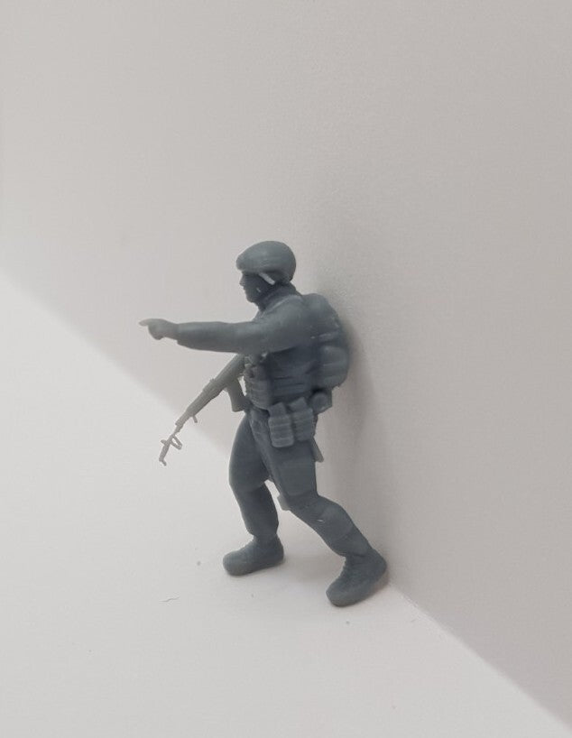 1/56 Scale Ukrainian Soldiers Set - 10 Plastic Figures, New, Gray Color