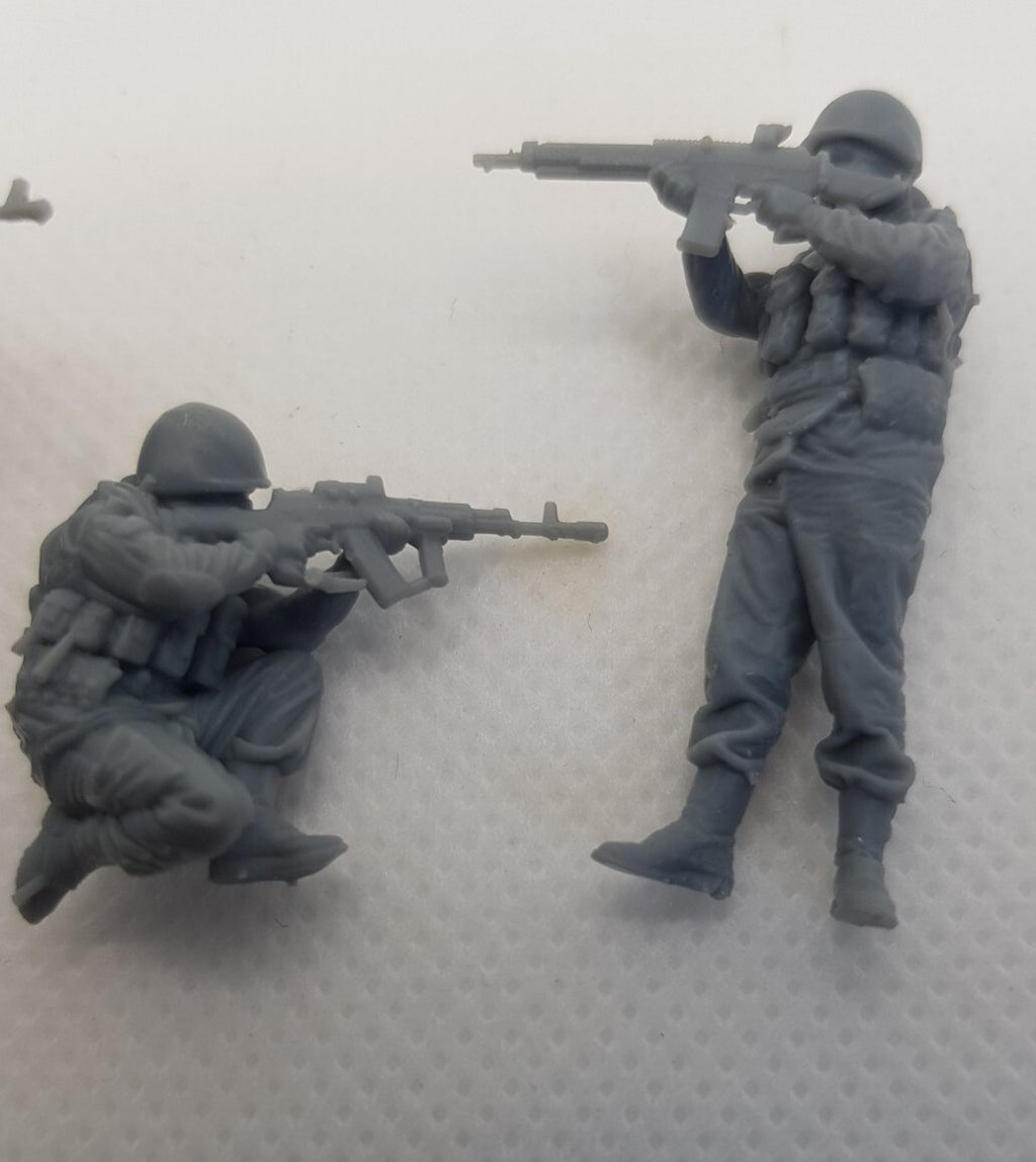 Russian Soldiers x4 - 1/43 Scale - Modern Army - 3D Printed - Resin - Military