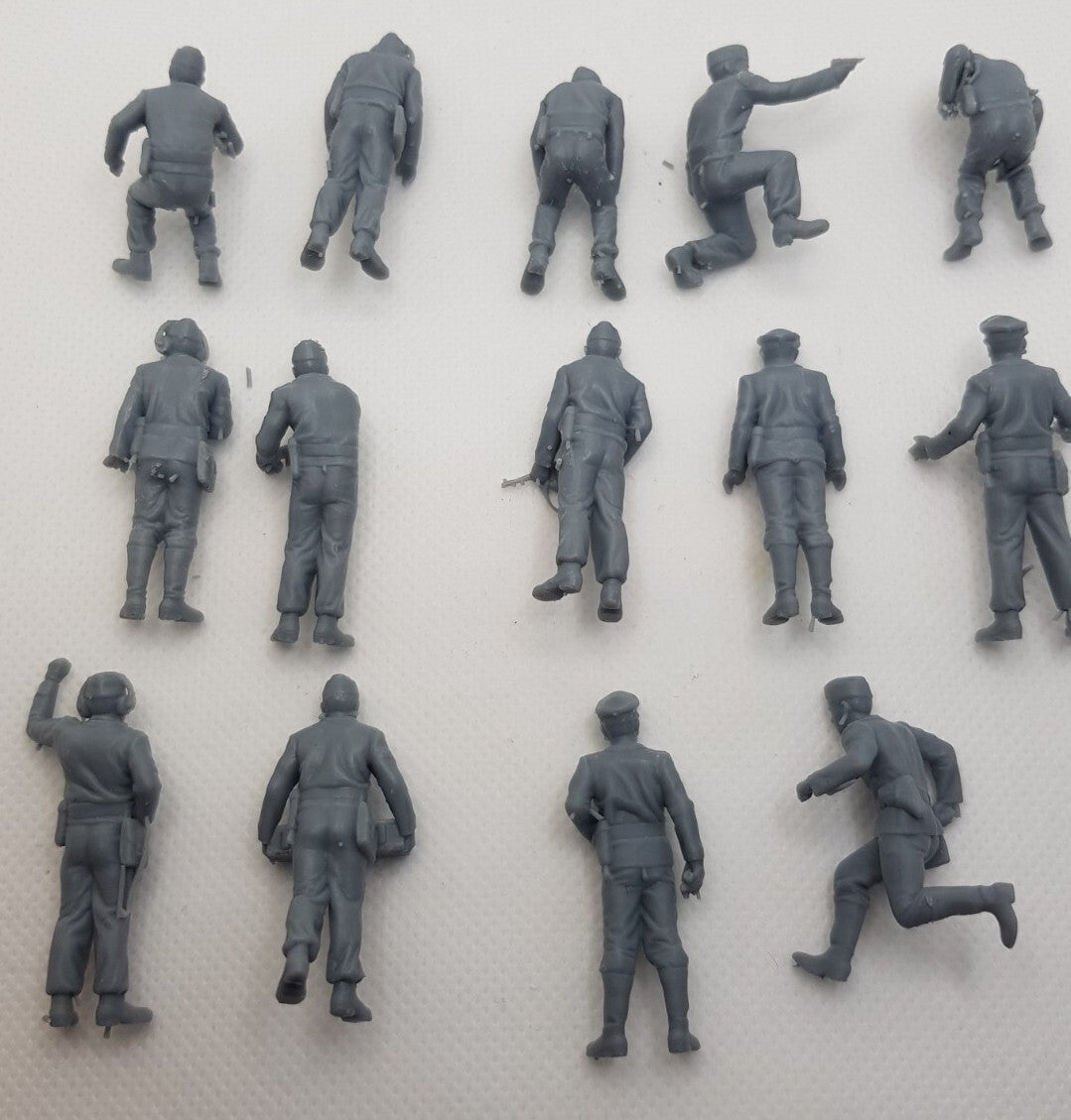 1/48  14 GERMANS   TANK  CREWS  WW2