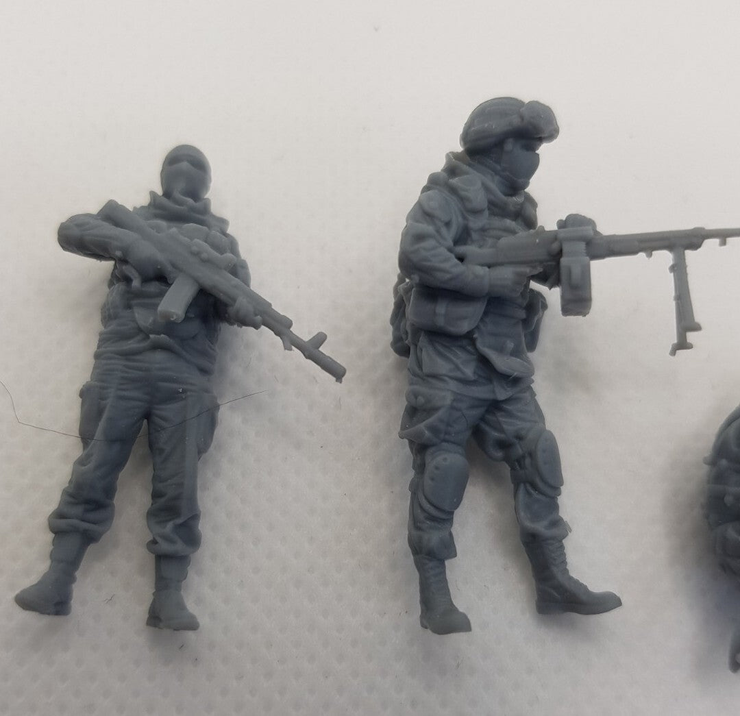 Russian Soldiers x4 - 1/43 Scale - Modern Army - 3D Printed - Resin - Military