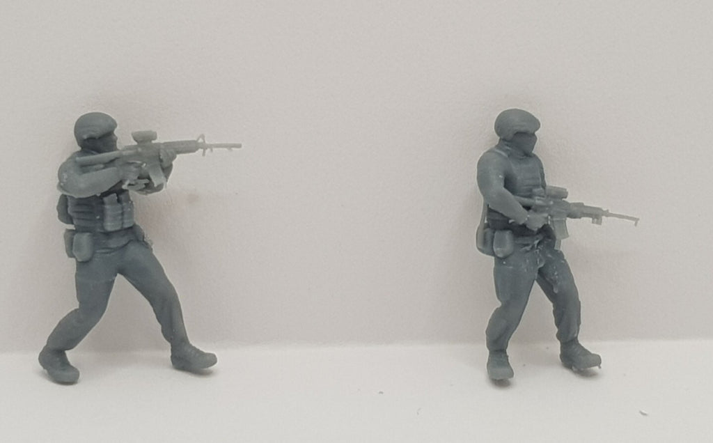 1/56 Scale Ukrainian Soldiers Set - 10 Plastic Figures, New, Gray Color