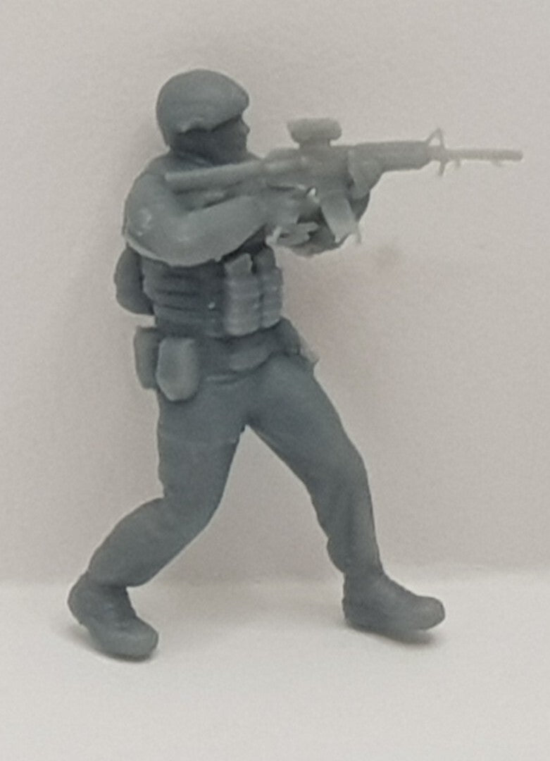 1/56 Scale Ukrainian Soldiers Set - 10 Plastic Figures, New, Gray Color