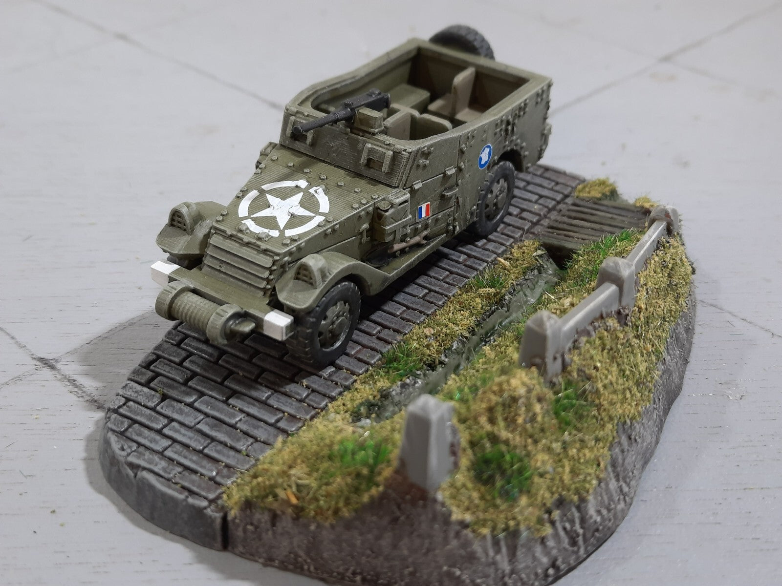 1:72 WW2 white M3 scout car